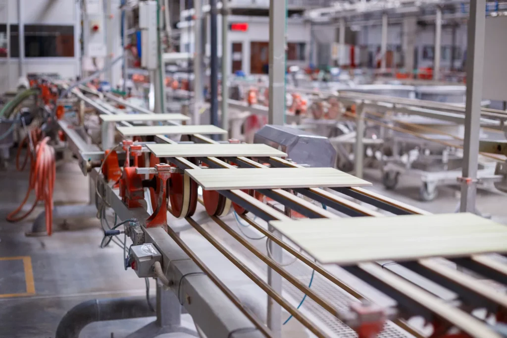 Magnetic separators and vibrating screens for the ceramic manufacturing industry.
