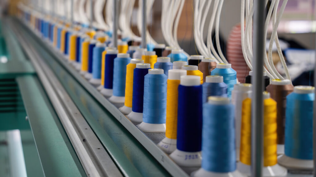Magnetic metal extractors for protecting machinery in the textile industry